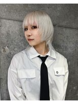 プラス(PLUS) ホワイトシルバー/シルバーカラー/ウルフカット