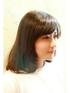 ヴォーグ美容室 タクト店 裾のワンカールに甘さをプラス Aラインの愛されミディ