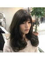 ノラ(Norah)&nbsp;イルミナカラーして適当に巻いてスプレーかけて終わりヘアー!
