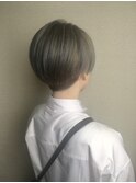 刈り上げショート×ヌーディーアッシュ