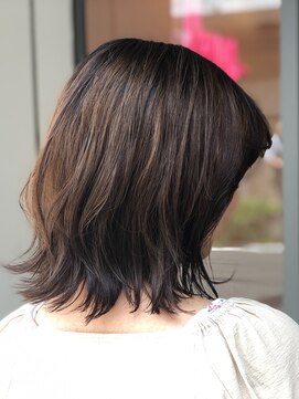 ヘアメイクミワ(HAIR+MAKE MIWA) 隠しハイライト × ベージュ