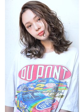 ロイジー(roijir) roijirイルミナインナーカラーxスパイラルxセンシュアルショート