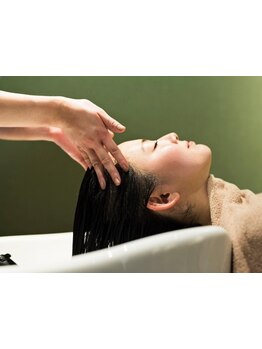 一人ずつのお客様に合わせたスタイル提案★髪質も厳選したトリートメントでツヤ髪♪泥ヘッドスパ無料♪