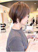 耳掛けショートボブ/襟足束感ショート/アッシュベージュ