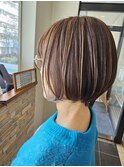 アクセントカラーで丸みショート