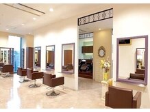 シャンプーボーイ セントラル 博多(SHAMPOO BOY central)の雰囲気（ゆったりした椅子に、明るい店内☆）