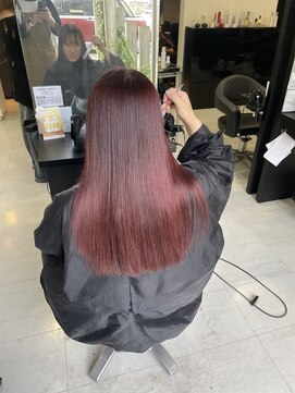 ヨンセンチメートルヒロサカ(4cm HIROSAKA) 透明感カラー × 髪質改善でツヤ髪仕上げ