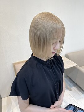 ニュート(Neut ) ハイトーンボブ/ホワイトベージュ/切りっぱなしボブ/名古屋栄