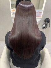 ロングでも絡まない艶と手触りで毛先までスルンと落ちる美髪へ！ダメージ補修と保湿で髪密度UP実感続く◎