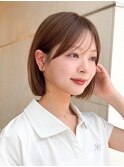 ミディアムボブ レイヤー 縮毛矯正 切りっぱなし 夏 前髪 小顔
