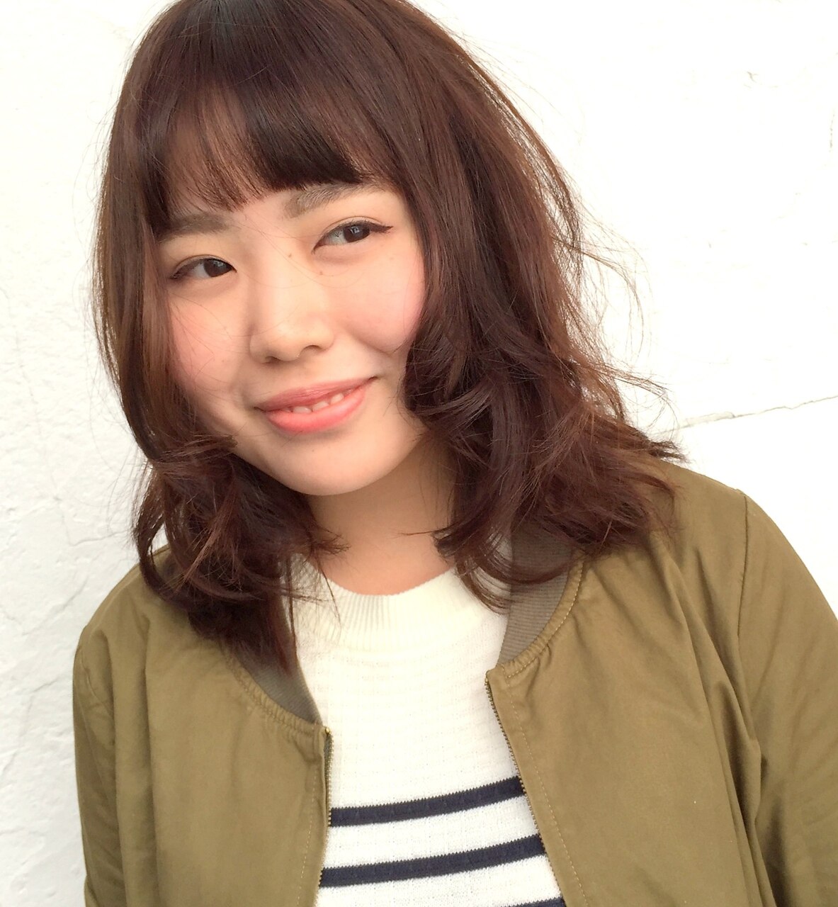 ヘアスタイリスト ボブ・レシーヌ 作品集「Alchemy of Beauty」 最新版】垢抜けシースルーバングのボブヘア16選！デザインに注目