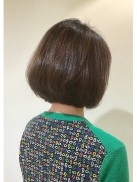 テラス アヴェダ 大丸心斎橋店(Terrace AVEDA) 前下がりボブ