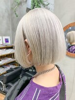 テトヘアー(teto hair) 前下がりボブ、ホワイトブロンド、プラチナブロンド