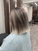 リングバイモアムー(Ring by Moremuu) issy バレイヤージュ