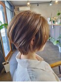 ショートボブ×フェミニンベージュ