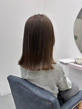 リノ(Lino) ツヤストレート/切りっぱなし/ベージュカラー