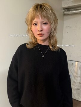 ノラ シンディ(NORA CYNDY) シャギーレイヤー ハッシュカット ブロンドベージュ 抜きっぱ