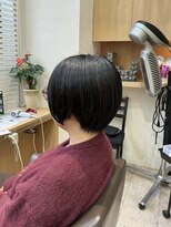 ウイ バイ ファースト 北四番丁店(u'i by first)&nbsp;ブラックカラースタイルのショートボブ