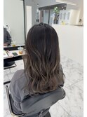 伸びたブリーチを活かしてグラデーションカラー