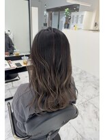ルシアビルディング(LUCIA BLD.) 伸びたブリーチを活かしてグラデーションカラー