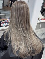 エラ(ELLA)&nbsp;レイヤーカット×バレイヤージュ　ブリーチ　デザインカラー