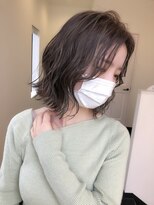 ウシワカマル ミライ(USHIWAKAMARU MIRAI)&nbsp;大人香るアッシュベージュ×フェザーバンク