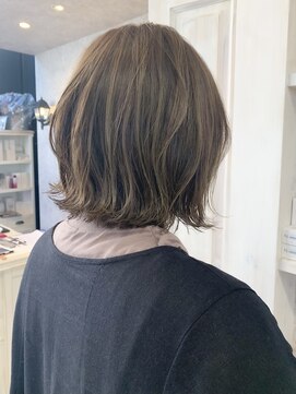キャアリー(Caary) 福山市美容室Caary人気 ぱつんとボブ くすみカーキアッシュ