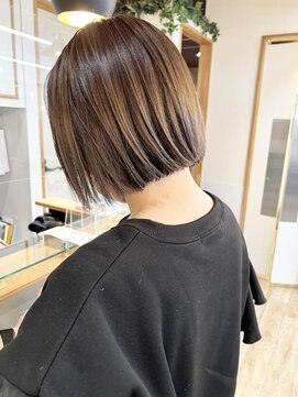 ネオリーブ クーロ(Neolive curro) ぱつっと大人切りっぱなしボブ♪