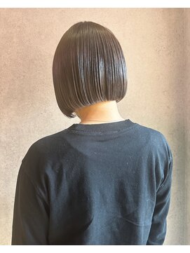 キセツ(ki se tsu) メタリックグレージュとパツボブ