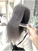 流行りのハイトーングレージュカラー　松井