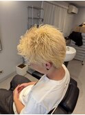 金髪ショート、スパイキーショート、ダブルカラー、短髪