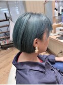 エメラルドグレー×脱白髪染め×ショートボブ×艶髪×イメチェン