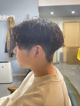 グリードヘア(GREED HAIR) 波巻きパーマ×センターパート