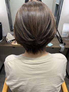 アトリエナガノ(atelier nagano) ニュアンスカラー/センターパート/ツヤ髪スタイル/ブルージュ