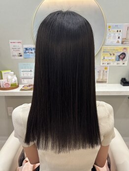 リー(Ly)の写真/毛先まで滑らかにまとまるストレートヘアを実感☆お客様の髪質を見極めた丁寧な施術でダメージレスに！