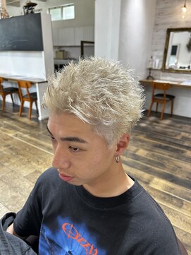 ヘアー ミュゼ 大西店(HAIR Musee) ハイトーン　スパイキーショート