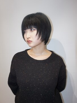 ブロック ジャポン(bloc japon) 黒髪ショートでモードな印象に 軽い質感で顔まわりに