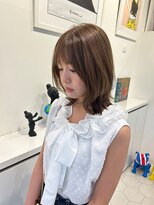 ウシワカマル ミライ(USHIWAKAMARU MIRAI)&nbsp;外ハネミディアムレイヤー×ベージュブラウン