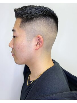 フランクスバーバー アンド ビアークラブ(FRANK'S BARBER and BEER CLUB) サイドグラデーションスキンフェードかき上げスリークショート