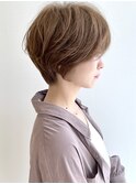 大人かわいいショートボブカーキグレージュフェザーバング