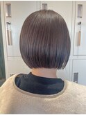 首を細く見せてくれる艶っとぱつっとミニボブ