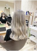ハイトーングレージュ