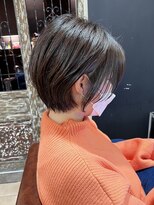 ハピネス クローバー 学園前店(Happiness CLOVER)&nbsp;丸みショート/前髪/顔周りカット/濱崎優/白髪ぼかし