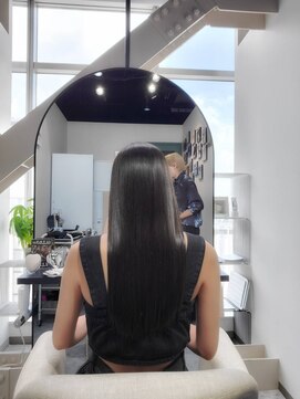 アパートメント オブ ソロン(The Apartment of Solon) 【絹髪】/髪質改善/グレージュカラー/フェミニンロング/縮毛矯正