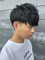 ヒュイル バイ ニアウ(Hwyl by Niau)&nbsp;メンズマッシュセンターパートスパイラルパーマニュアンスパーマ