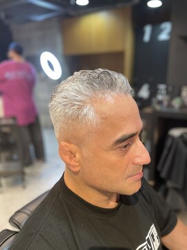 フランクスバーバー アンド ビアークラブ(FRANK'S BARBER and BEER CLUB) スキンフェード