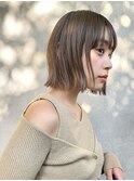 透明感ベージュカラー × 切りっぱなしボブ