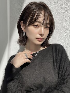 ヴェイン 渋谷(vain) ショートボブ 顔周りカット 外ハネボブ 20代 アッシュカラー