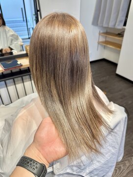 ミルクティーベージュ中明度