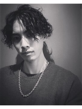 クラック(Crack) 黒髪センターパート☆ツイストスパイラルパーマ